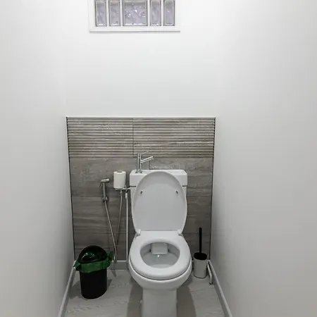 Luxurious 2 Bedroom Avenue Des Champs-elysees Saint-philippe Du Roule Free Netflix Appartamento