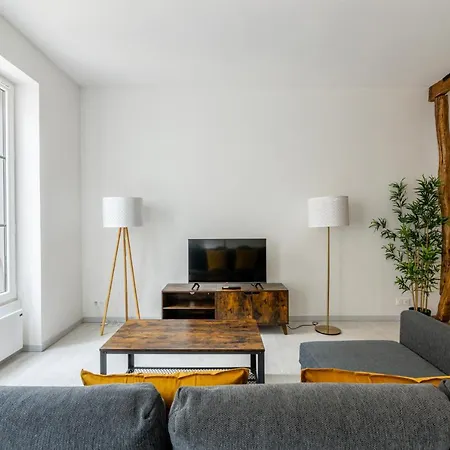 Luxurious 2 Bedroom Avenue Des Champs-elysees Saint-philippe Du Roule Free Netflix Appartamento