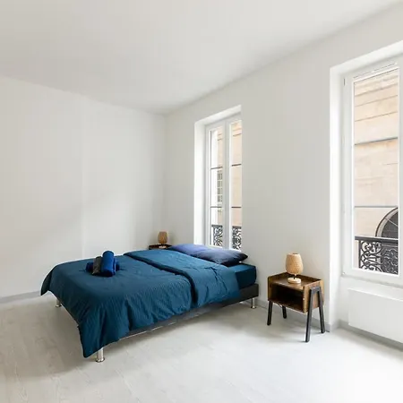 Luxurious 2 Bedroom Avenue Des Champs-elysees Saint-philippe Du Roule Free Netflix Appartamento Parigi