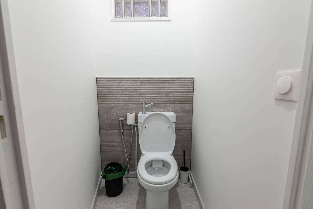 Luxurious 2 Bedroom Avenue Des Champs-elysees Saint-philippe Du Roule Free Netflix Appartamento